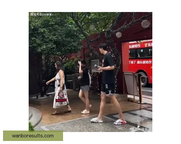 杨瀚森女友抱利拉德儿子转圈圈晒合影 幸遇你开心不已